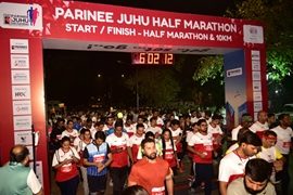 Zayed Khan And Sonnalli Seygall Encourage Thousands of Mumbaikars at Parinee Juhu Half Marathon 2020